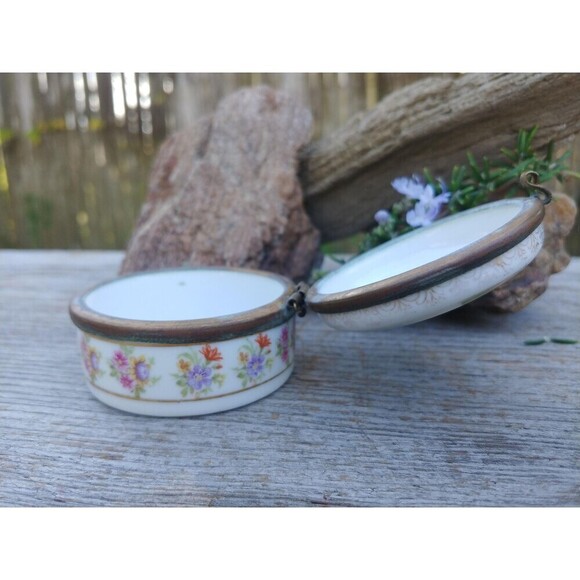Vintage Snuff/Pill Box - Ceramic Victorian Style Patch Holder - Picture 9 of 10